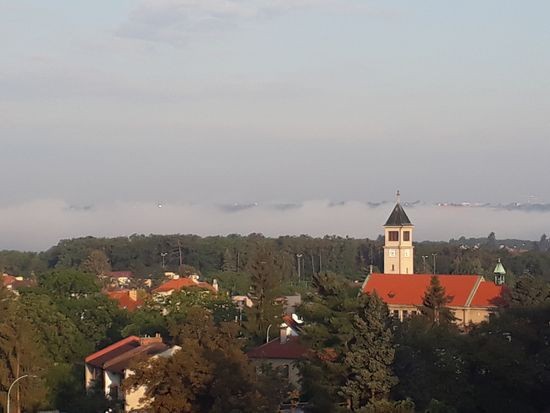 2019_08_04 mlha nad Vltavou