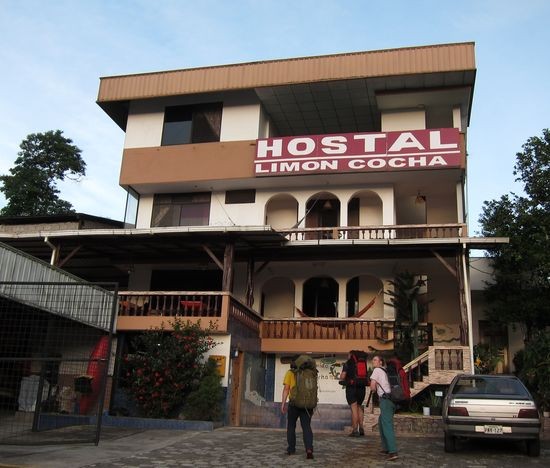 2 Hostal Limoncocha